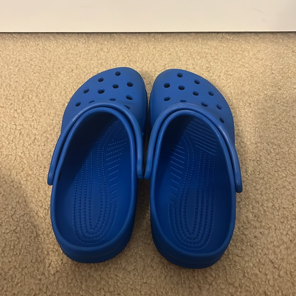 Woman’s Blue Crocs - Picture 3 of 6